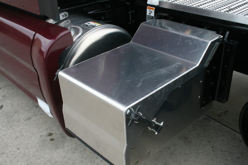 Space-saver battery box option available on select Peterbilts article image