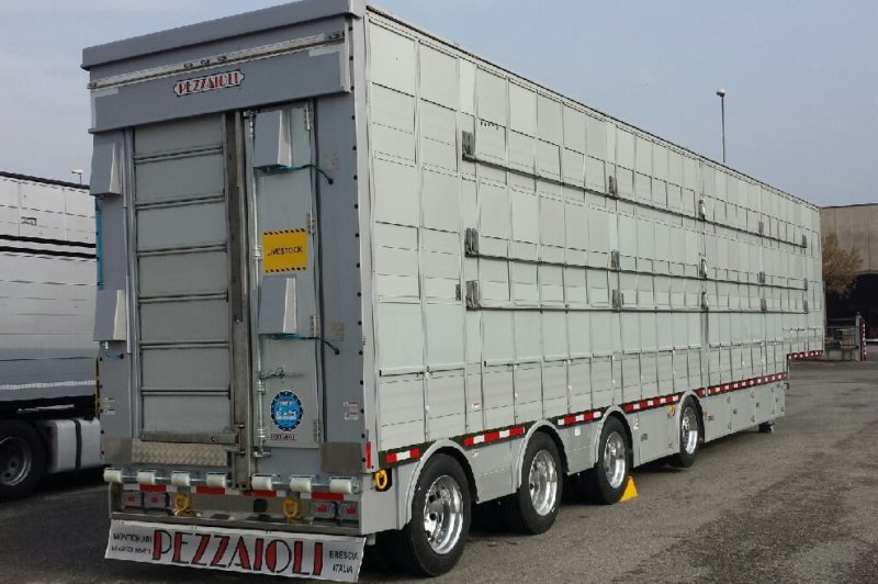 Canadian dealer imports hydraulic, Italian livestock trailers  article image
