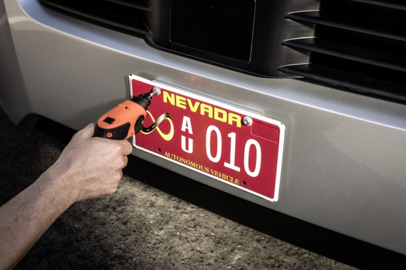 Daimler makes history with first license for autonomous commercial truck to operate on public highway article image