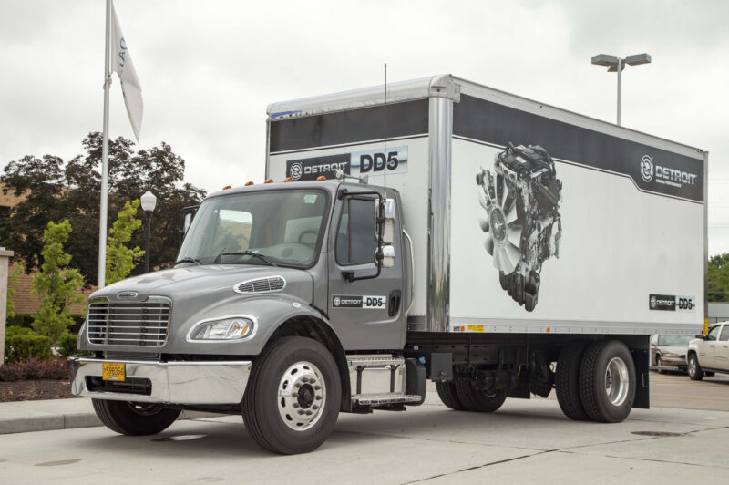 Detroit DD5 to be offered in Freightliner M2 106 article image