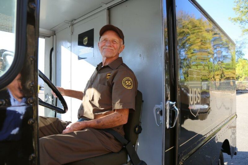 UPS inducts more than 1,500 drivers into its Circle of Honor article image