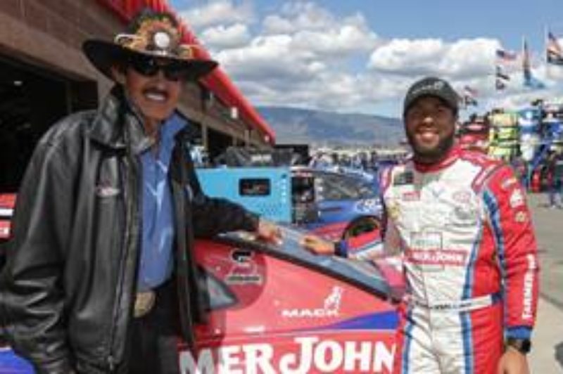 Mack Anthem to haul legendary racecar article image