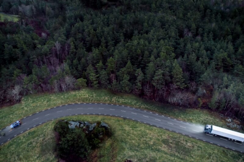 Volvo cars and trucks to share traffic info article image