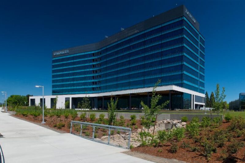 Daimler to open automated truck R&D center article image