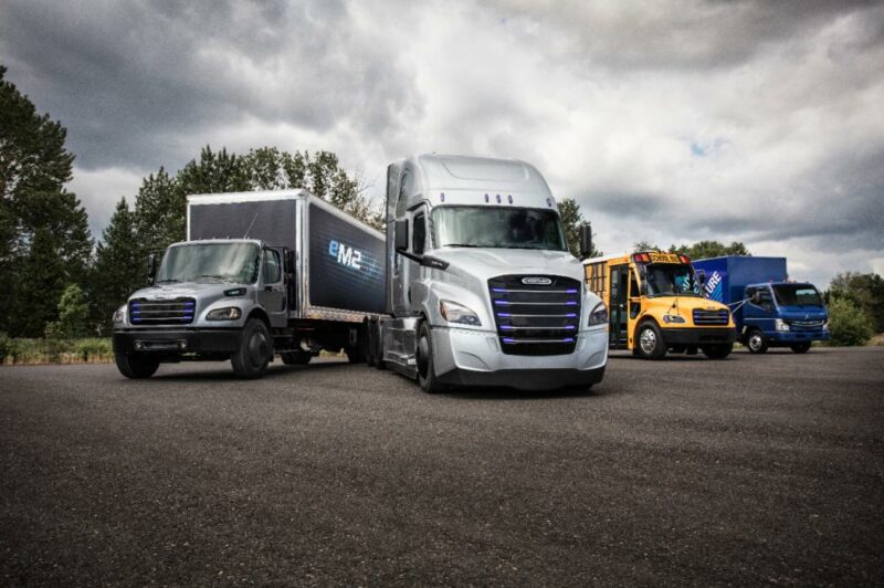 Freightliner debuts electric Cascadia, M2 article image