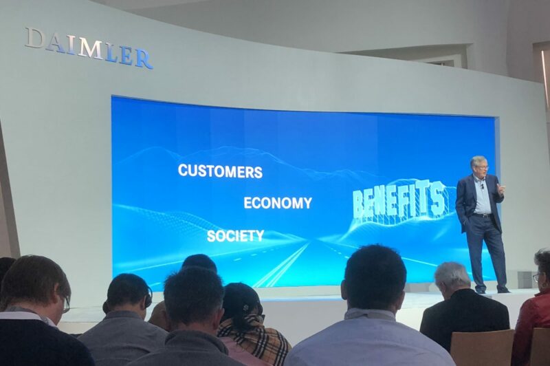 Daimler closes record year, expects strong market to continue article image