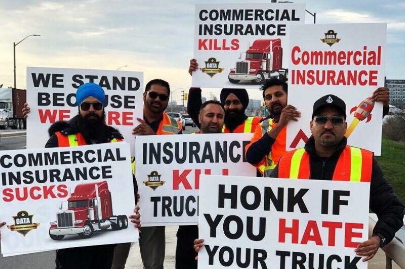 Dump trucks take to Toronto highways, protesting insurance costs article image