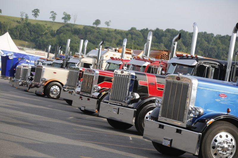 Canadian and U.S. drivers to take part in truck beauty contest at SuperRigs article image