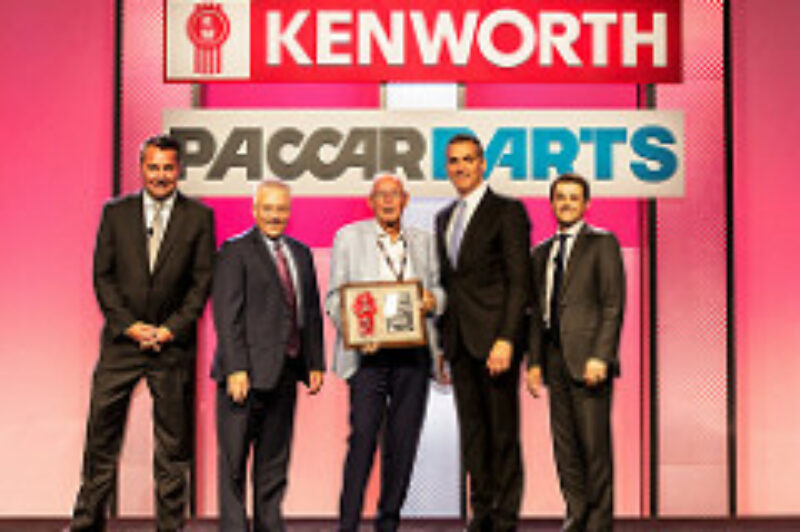 Canadian dealers win PACCAR Parts awards article image