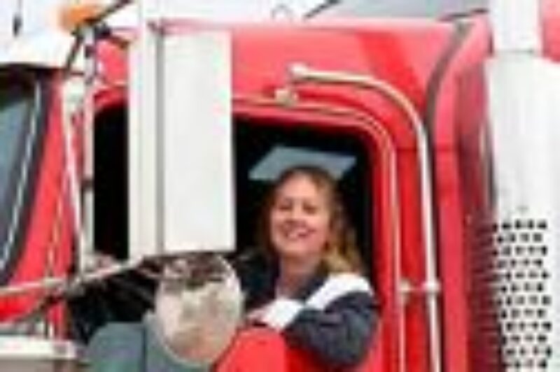 Industry rallies in support of women truckers article image