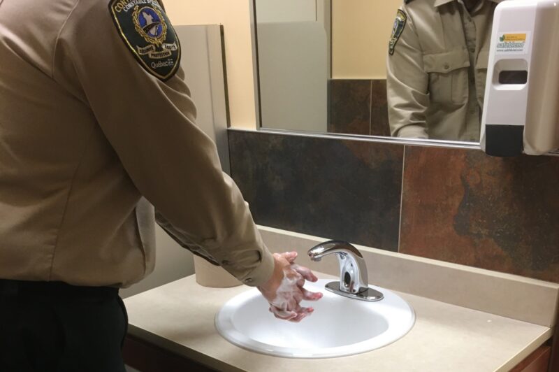 Commercial vehicle enforcement officers adopting Covid-19 practices article image