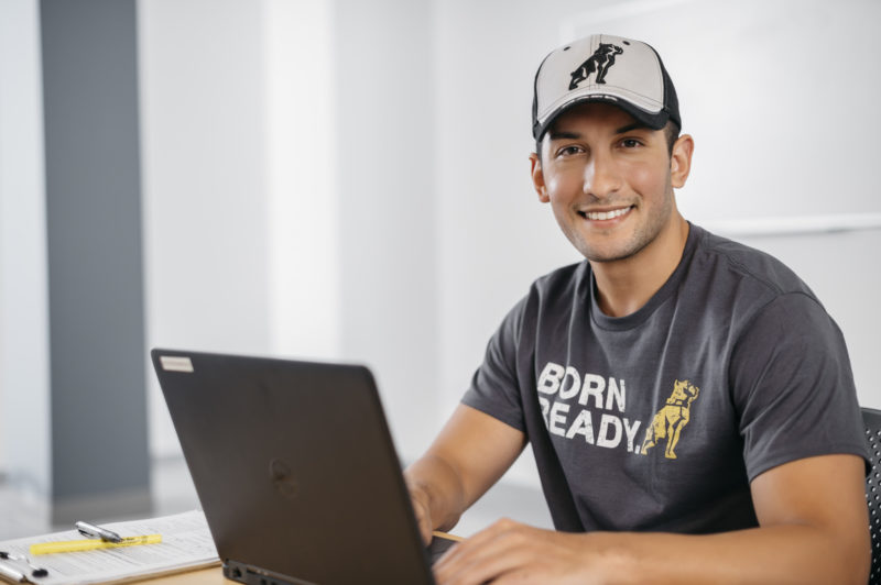 Mack, Volvo offer students free online tech training article image