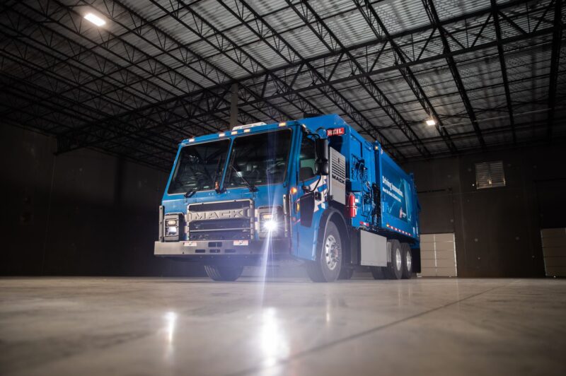 Republic Services takes delivery of first electric refuse truck article image