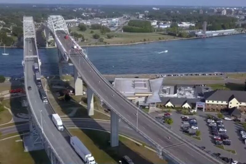 BREAKING NEWS: Border-crossing Canadian truck drivers won't face quarantines, testing under vaccine mandate article image