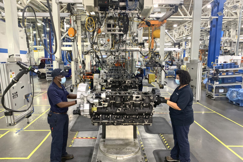 Paccar engine assembly