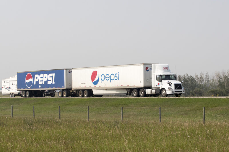 Retail freight continues to surge this holiday season: FourKites article image