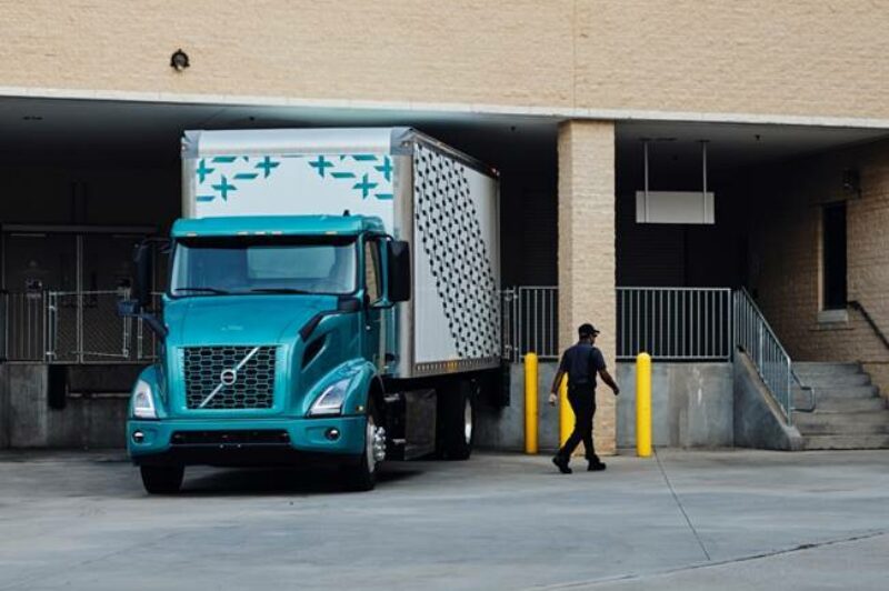 Volvo VNR electric tractor