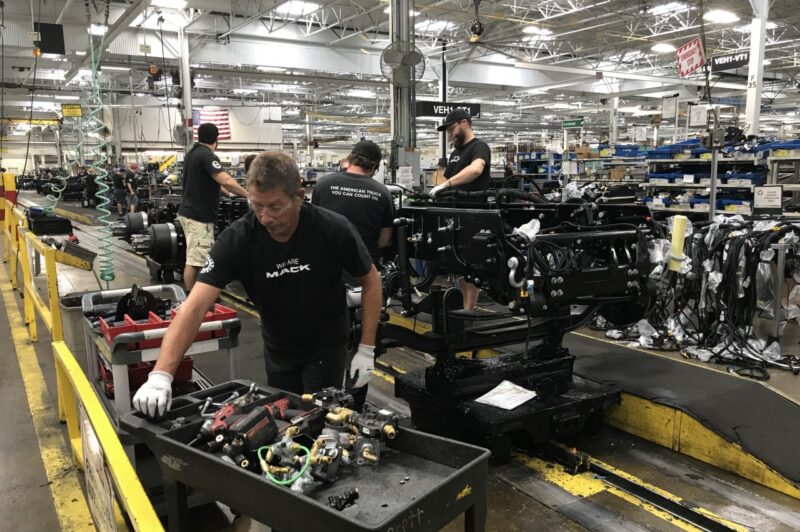 Canada's commercial vehicle market to recover slower than U.S. article image