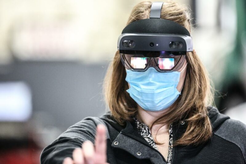 DTNA using augmented reality to collaborate with technicians article image