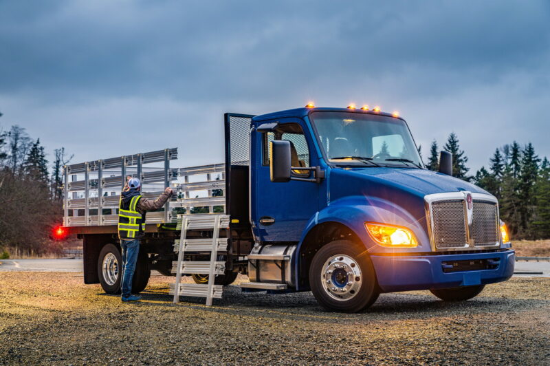 Kenworth debuts new medium-duty truck line article image
