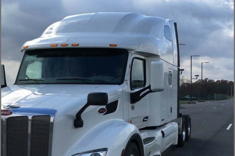 Automated truck platoons to traverse Alberta highway article image