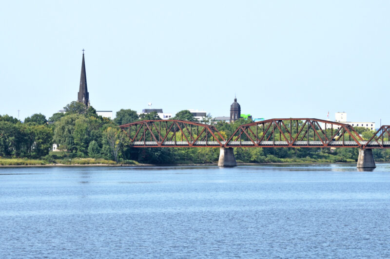 New Brunswick orders out-of-province truckers to isolate article image