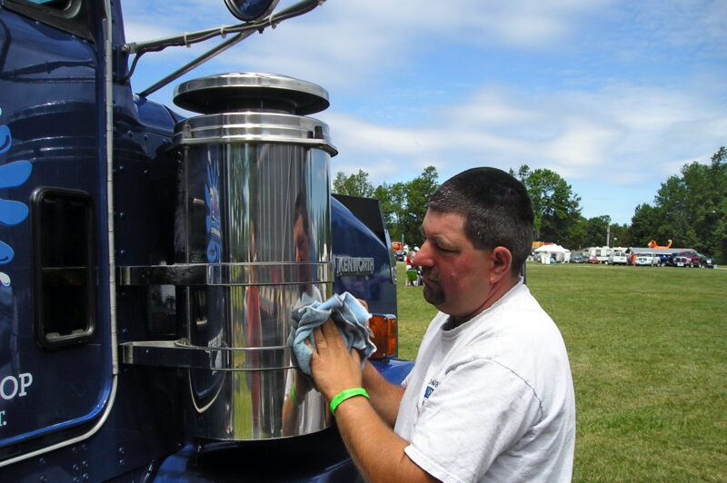 Picture of trucker polishing rig