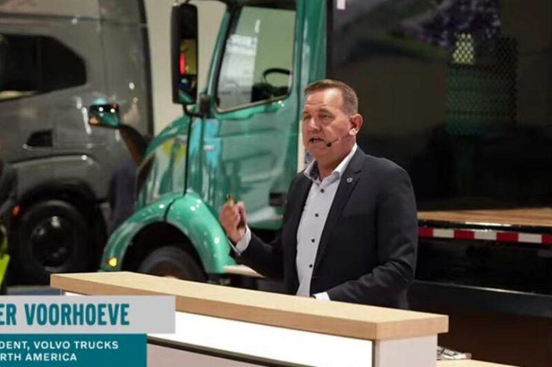 Picture of Peter Voorhoeve at podium