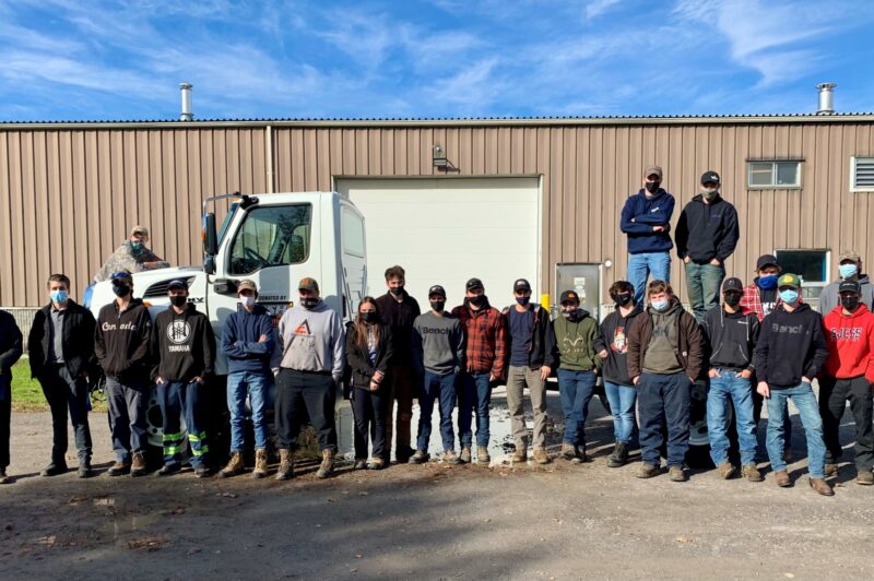 Navistar program donates equipment to Canadian colleges article image