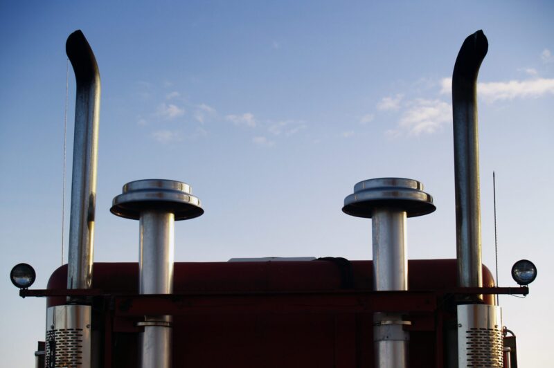 Trucks must reduce emissions by 18% to meet target: report article image