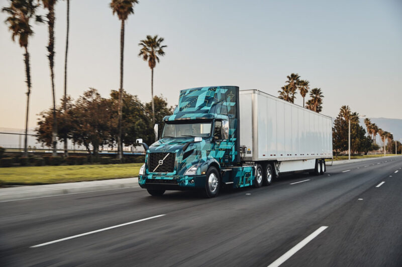Volvo receives funding to deploy 70 VNR Electrics article image