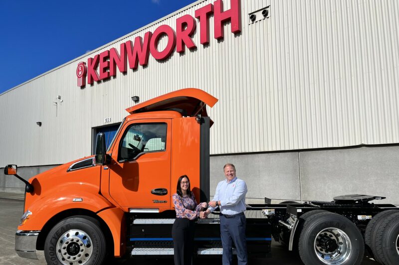 Transport Bourassa receives two battery-electric Kenworth T680Es article image