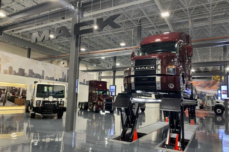 Differences remain between Mack, UAW article image