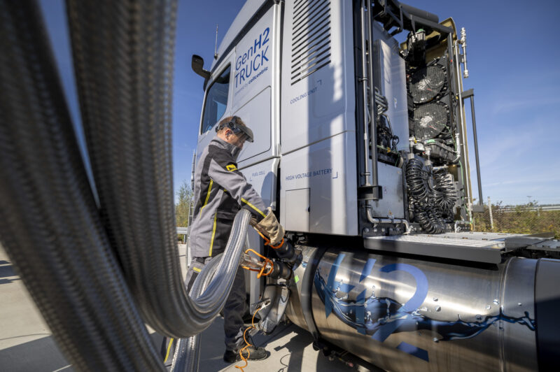 Daimler hydrogen fueling