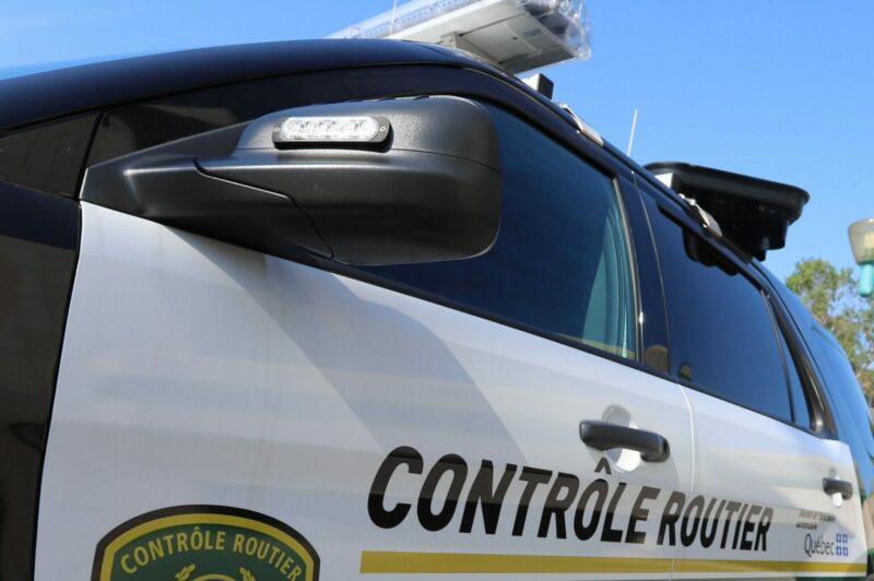 Quebec truck enforcement officers not conducting patrols as they seek approval to carry firearms article image