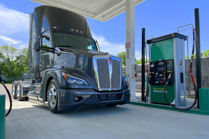 Kenworth to roll out trucks with X15N natural gas engine in Q3 article image