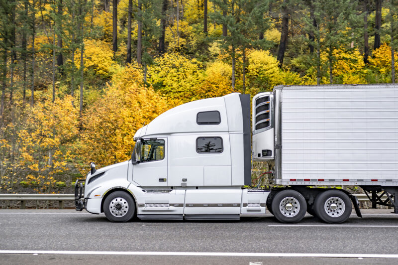 ECONOMIC TRUCKING TRENDS: Spot rates continue to climb as market tightens article image
