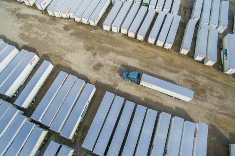 ECONOMIC TRUCKING TRENDS: Trailer orders weaken, but trucking conditions improving article image