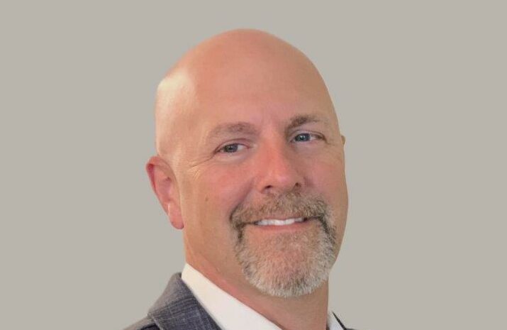 Chris Olson's headshot