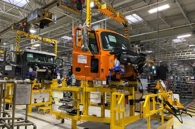 ECONOMIC TRUCKING TRENDS: Spot market shows signs of weakness article image