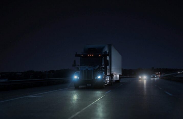 Aurora running autonomous trucks at night, launches livestream of driverless trucks article image