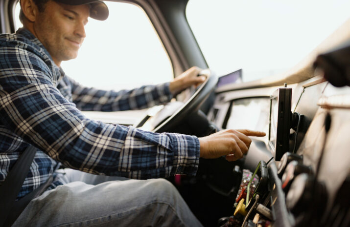 Truck driver using an ELD.
